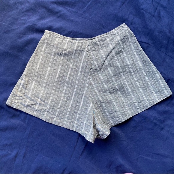 Grey, high-waisted shorts ๐ค - Picture 3 of 3